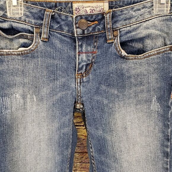 Americanāragāwomen'sĀ Jean'sāSizeāOS - Picture 2 of 7